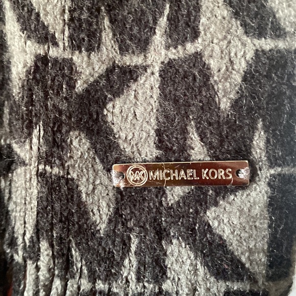 michael kors fringe scarf - Picture 2 of 3